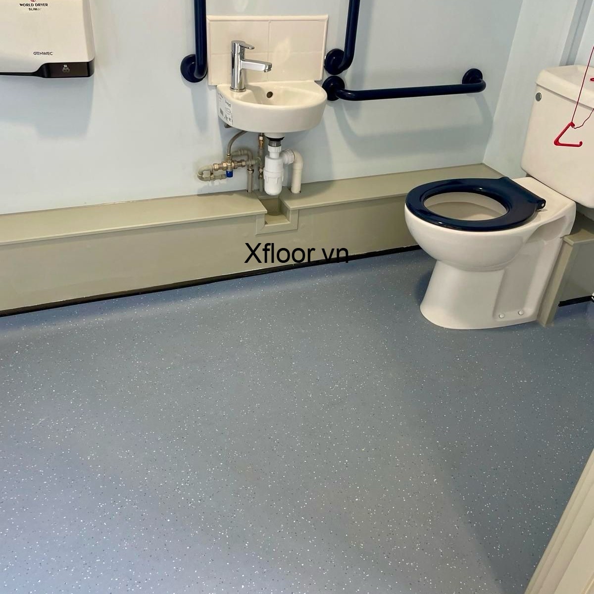 Thi công sàn vinyl trong toilet